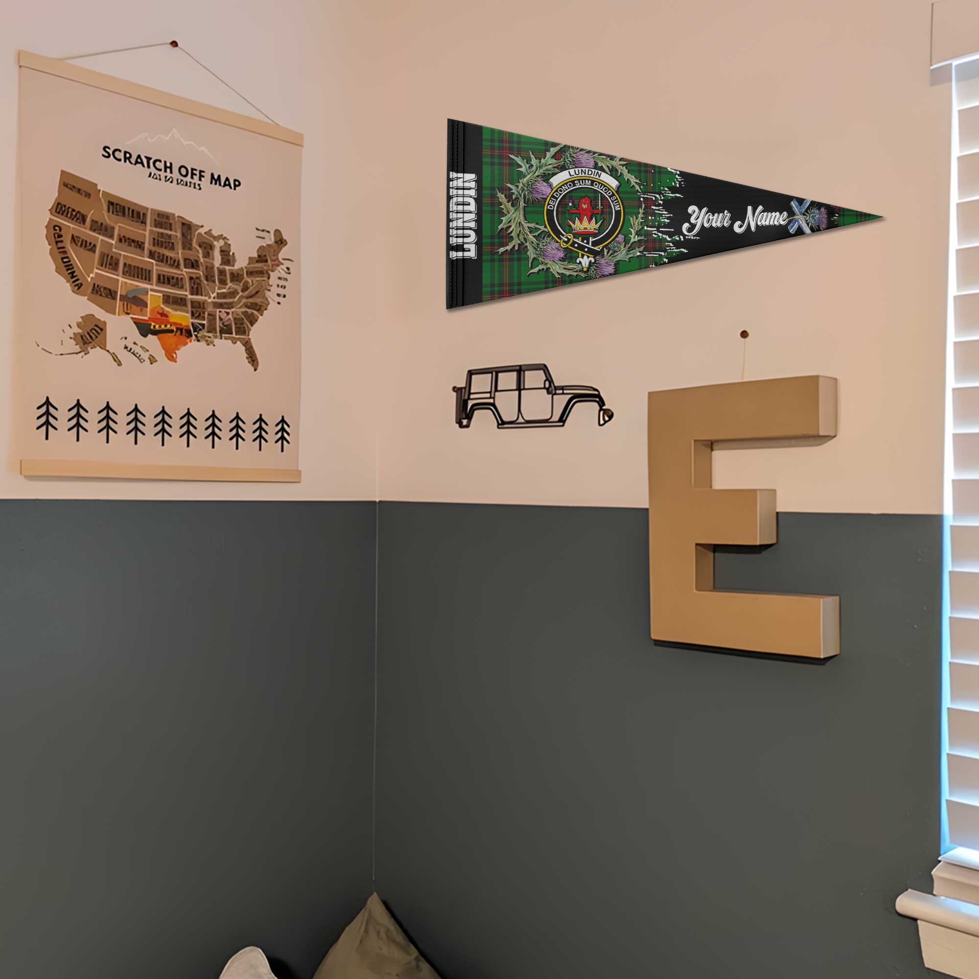 Clan Lundin Tartan Felt Pennant Crest And Plaid Basic Style