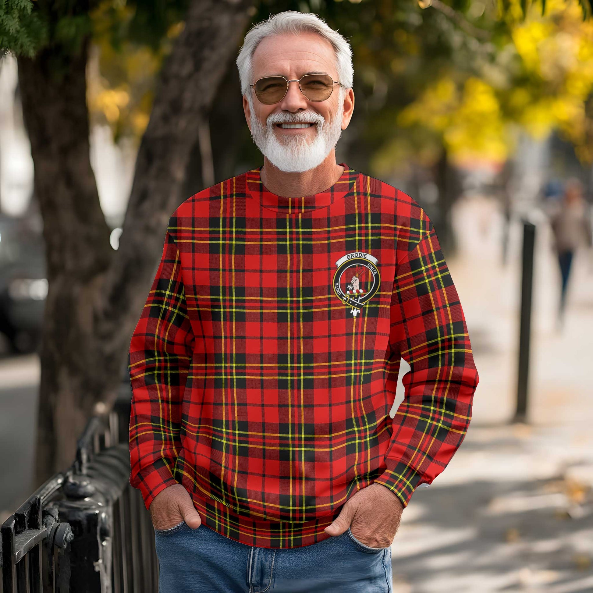 Clan Brodie Tartan Men Sweatshirt Crest And Plaid Basic Style