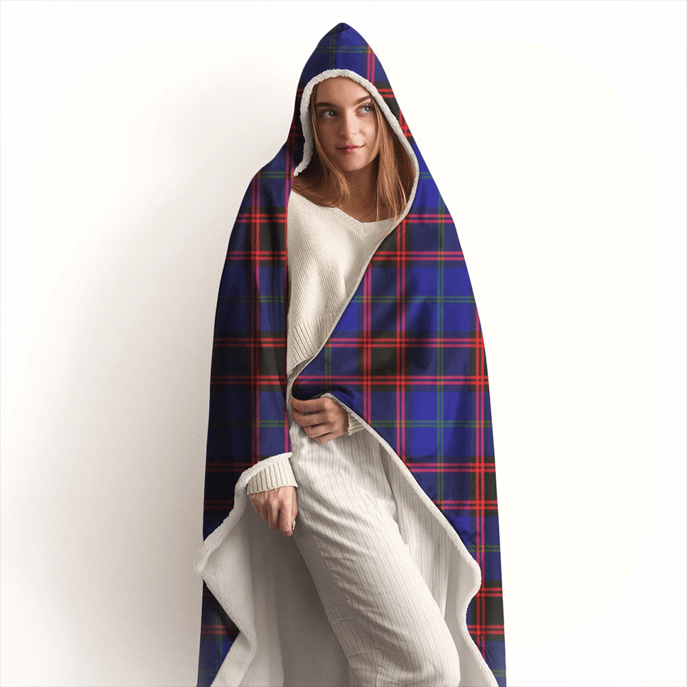 Home Modern Tartan Crest Hooded Blanket