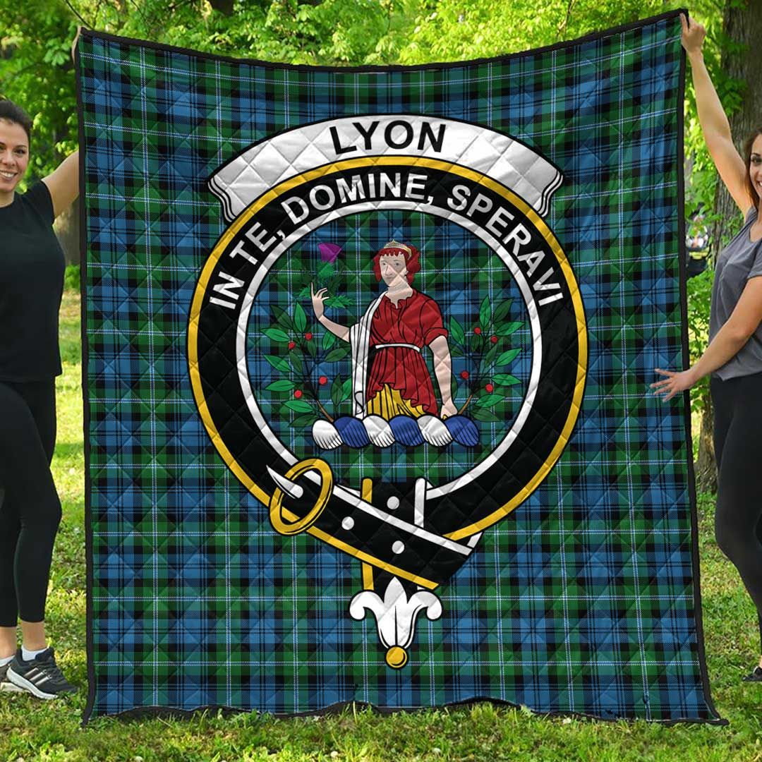 Lyon Clan Tartan Crest Quilt