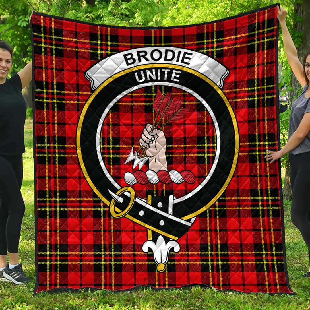 Brodie Modern Tartan Crest Quilt