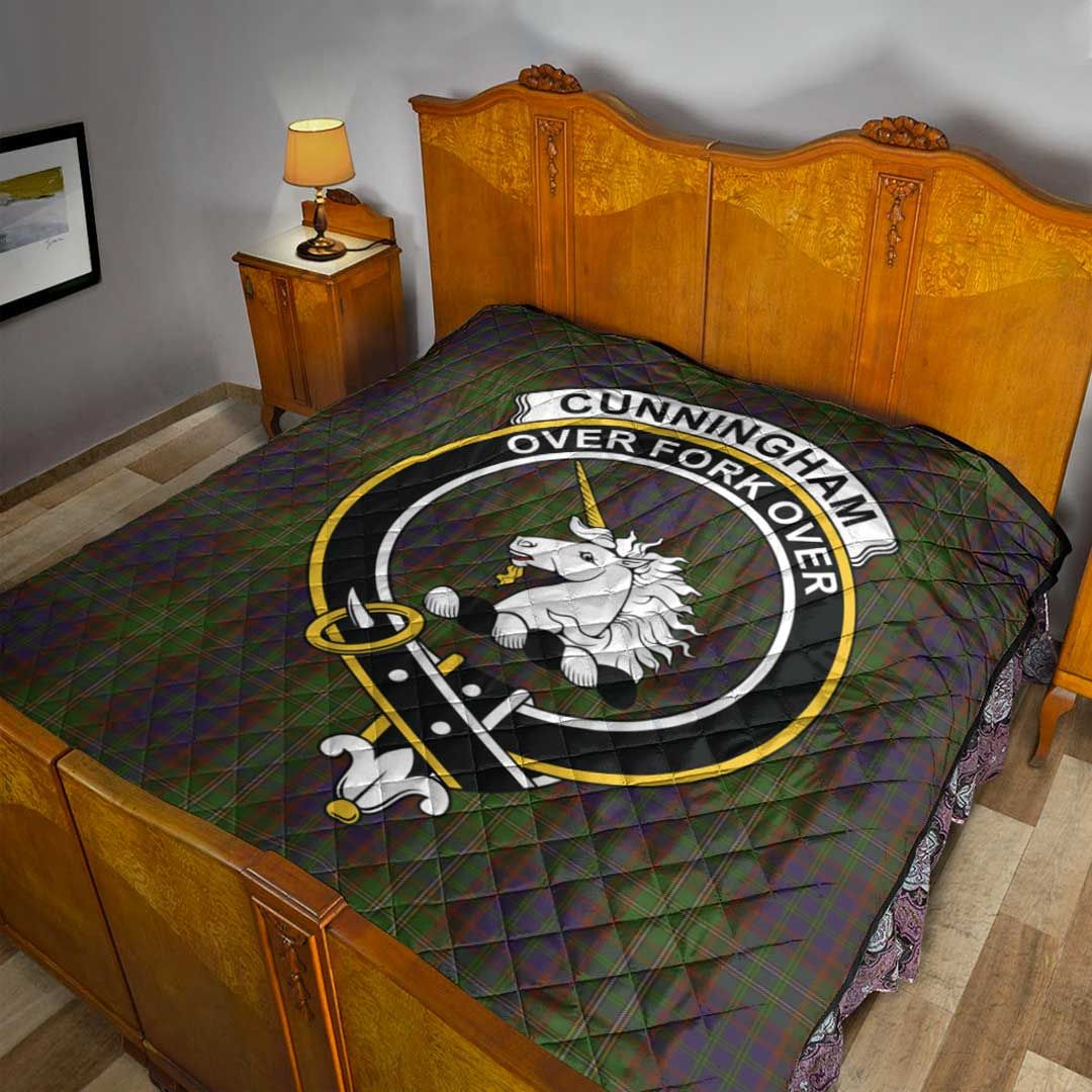 Cunningham Hunting Modern Tartan Crest Quilt