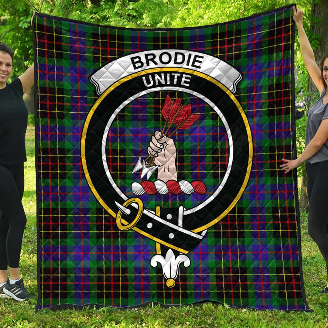 Brodie Hunting Modern Tartan Crest Quilt