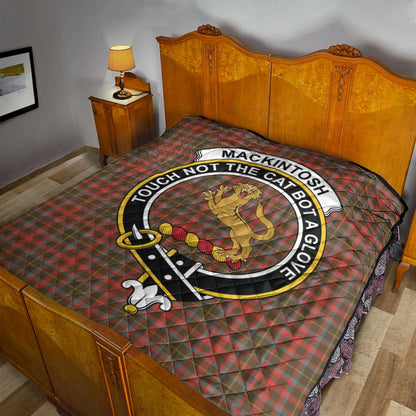 MacKintosh Hunting Weathered Tartan Crest Quilt